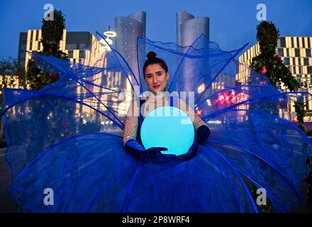 Doha, Qatar. 09th mars 2023. Les artistes produisent des spectacles d'art de rue dans le cadre de la parade de Lusail de la DARB, qui a lieu pendant trois jours, au Lusail Boulevard, dans la ville de Lusail Doha, au Qatar, le 09 mars 2023. (Photo de Noushad Thekkayil/NurPhoto) Credit: NurPhoto SRL/Alay Live News Banque D'Images