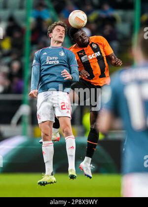 Varsovie - Mats Wieffer de Feyenoord, Lassina Traore de Shakhtar Donetsk pendant le match entre Shakhtar Donetsk et Feyenoord à Stadion Wojska Polskiego le 9 mars 2023 à Varsovie, Pologne. (Box to Box Pictures/Yannick Verhoeven) Banque D'Images