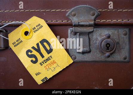 Une étiquette de bagage rétro sur Une valise Vintage, pour Sydney, Australie Banque D'Images