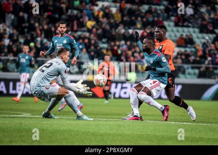 Varsovie, Pologne. 09th mars 2023. Timon Wallenreuther, Lutscharel Geertruida, Lassina Traore lors de l'UEFA Europa League Round de 16 leg un match entre Shakhtar Donetsk et Feyenoord sur 9 mars 2023 à Varsovie, Pologne. (Photo de PressFocus/SIPA USA) crédit: SIPA USA/Alay Live News Banque D'Images