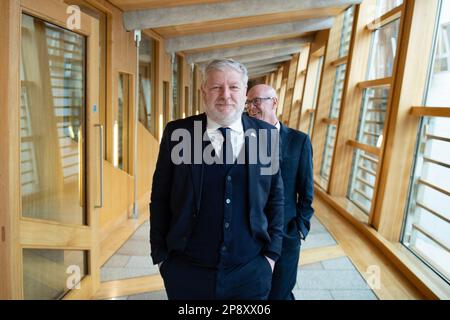 Édimbourg, Écosse, Royaume-Uni. 9th mars 2023. PHOTO : (G-D) MSP Angus Robertson; MSP Kevin Stewart. Scènes à l'intérieur de Holyrood au Parlement écossais pendant la séance de l'après-midi pendant le débat de mysogynie et scènes à l'heure de la décision. Crédit: Colin D Fisher/CDFIMAGES.COM crédit: Colin Fisher/Alay Live News Banque D'Images