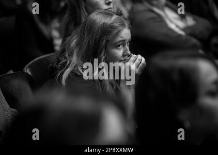 Washington, États-Unis d'Amérique. 09th mars 2023. MIA Lynch, 17 ans, de Pittsburgh, siège à l'audience lors d'une audience du Comité sénatorial sur l'environnement et les travaux publics pour examiner la protection de la santé publique et de l'environnement à la suite du déraillement du train Norfolk Southern et de la libération de produits chimiques dans l'est de la Palestine, Ohio, Dans l'édifice Dirksen du bureau du Sénat à Washington, DC, jeudi, 9 mars 2023. Crédit: Rod Lamkey/CNP/Sipa USA crédit: SIPA USA/Alay Live News Banque D'Images