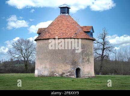 Kinwarton Dovecote près d'Alcester, Warwickshire. Le Dovecote est une structure circulaire de 14th siècles. Banque D'Images