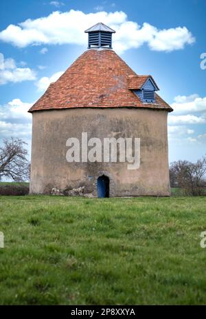 Kinwarton Dovecote près d'Alcester, Warwickshire. Le Dovecote est une structure circulaire de 14th siècles. Banque D'Images