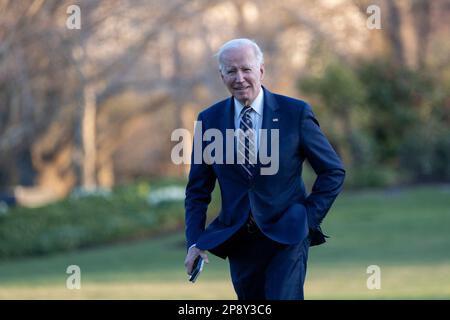 Washington, États-Unis. 09th mars 2023. Le président des États-Unis Joe Biden revient à la Maison Blanche à Washington, DC, 9 mars 2023, après avoir parlé de son budget pour l'exercice 2024 à Philadelphie, PA. Crédit photo: Chris Kleponis/Sipa USA crédit: SIPA USA/Alay Live News Banque D'Images