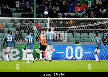 Varsovie - le gardien de Feyenoord Timon Wellenreuther, David Hancko de Feyenoord, Igor Paixao de Feyenoord, Alireza Jahanbakhsh de Feyenoord lors du match entre Shakhtar Donetsk et Feyenoord à Stadion Wojska Polskiego le 9 mars 2023 à Varsovie, en Pologne. (Box to Box Pictures/Yannick Verhoeven) Banque D'Images