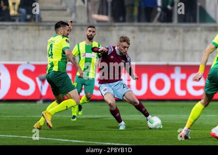 AEK Larnaca fait face à West Ham United pour un match de la Ligue de la Conférence européenne de l'UEFA Europa Round 16-1st Leg au stade Aek Arena de Larnaca-Chypre le 09 mars 2023. Banque D'Images