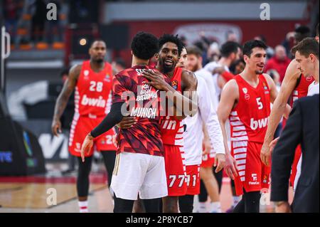 Athènes, Lombardie, Grèce. 9th mars 2023. Joueurs de l'Olympiacos Pirée célébrant la victoire lors de l'Euroligue, Round 28, match entre l'Olympiacos Pirée et le FC Bayern Munich au stade de la paix et de l'amitié de 9 mars 2023, à Athènes, Grèce. (Credit image: © Stefanos Kyriazis/ZUMA Press Wire) USAGE ÉDITORIAL SEULEMENT! Non destiné À un usage commercial ! Banque D'Images