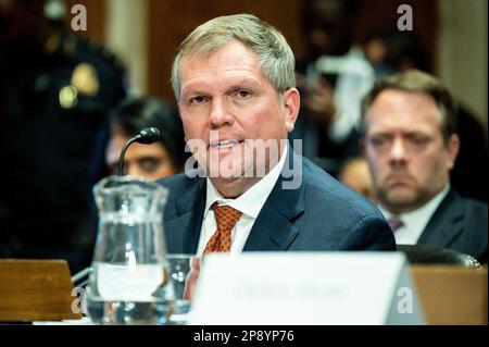 Washington, États-Unis. 09th mars 2023. Alan Shaw, président et chef de la direction de Norfolk Southern Corporation, prenant la parole lors d'une audience du Comité sénatorial de l'environnement et des travaux publics au Capitole des États-Unis. Crédit : SOPA Images Limited/Alamy Live News Banque D'Images