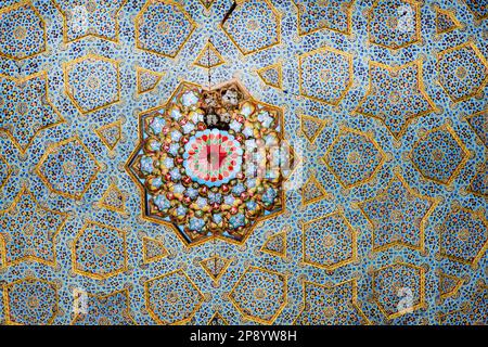 Plafond décoré à la tombe de Shah-i Naqshband dans la banlieue de Boukhara, Ouzbékistan. Banque D'Images