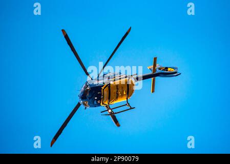 L'hélicoptère australien CareFlight Airbus H145 parrainé par Mounties Care. L'hélicoptère porte un médecin spécialiste et un ambulancier de soins intensifs Banque D'Images