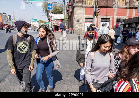 Mexico, jeunes adolescents adolescents adolescents adolescents adolescents adolescents adolescents, jeunes amis de la culture adolescent, résidents filles garçons garçons, piétons piétons Banque D'Images