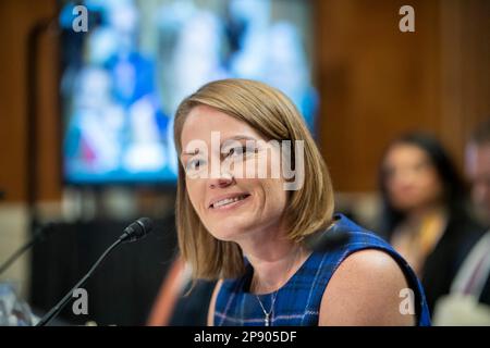 Washington, États-Unis. 09th mars 2023. Anne Vogel, directrice, Ohio Environmental protection Agency, comparaît devant un comité sénatorial de l'environnement et des travaux publics pour examiner la protection de la santé publique et de l'environnement à la suite du déraillement du train Norfolk Southern et de la libération de produits chimiques dans l'est de la Palestine, Ohio, dans l'édifice Dirksen du bureau du Sénat à Washington, DC, Etats-Unis, jeudi, 9 mars, 2023. Photo de Rod Lamkey/CNP/ABACAPRESS.COM crédit: Abaca Press/Alay Live News Banque D'Images