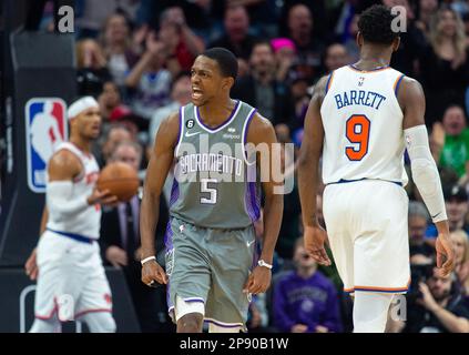 Sacramento, Californie, États-Unis. 9th mars 2023. Sacramento Kings Guard de'Aaron Fox (5) réagit après avoir marqué un panier au quatrième trimestre lors d'un match au Golden 1 Centre à Sacramento, jeudi, 9 mars 2023. (Credit image: © Paul Kitagaki Jr./ZUMA Press Wire) USAGE ÉDITORIAL SEULEMENT! Non destiné À un usage commercial ! Banque D'Images