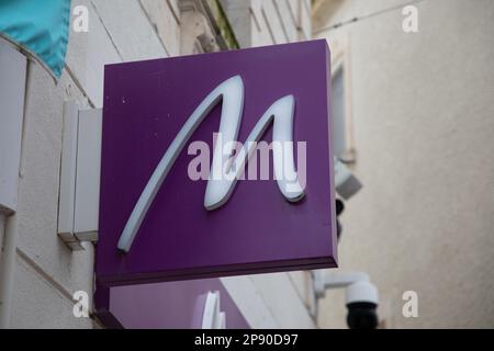 Bordeaux , Aquitaine France - 02 25 2023 : marionnaud paris logo marque boutique de mode et magasin de texte sur la façade boutique parfumeur de sho cosmétique Banque D'Images