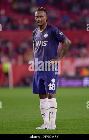 Séville, Espagne. 09th mars 2023. Lincoln (18) de Fenerbahce vu pendant le match de l'UEFA Europa League entre Sevilla FC et Fenerbahce à l'Estadio Ramon Sanchez Pizjuan à Séville. (Crédit photo : Gonzales photo/Alamy Live News Banque D'Images