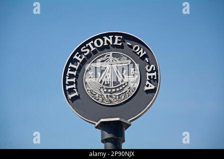 PANNEAU DE BORD DE MER LITTLESTONE ON SEA KENT Banque D'Images