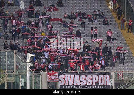 Florence, Italie. 09th mars 2023. Fans de Sivaspor pendant la Fiorentina CF vs Sivaspor, match de football de la Ligue de la Conférence de l'UEFA à Florence, Italie, 09 mars 2023 Credit: Independent photo Agency/Alay Live News Banque D'Images