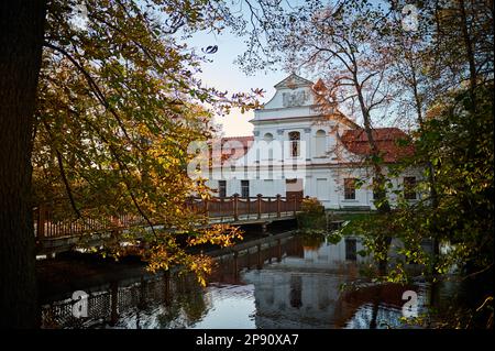 Église Saint-Laurent Jana Nepomucena sur l'eau à Zwierzyniec Banque D'Images