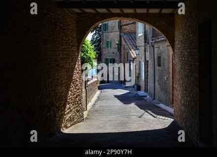 Città della Pieve (Italie) - Une vieille ville suggestive dans la province de Pérouse, en Ombrie, avec une architecture de renaissance. Ici le centre historique Banque D'Images