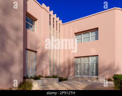 Serralves Villa, un manoir rose art déco de 1930s avec un musée d'art contemporain et un grand domaine, à Serralves, à la périphérie de Porto, Portugal. Banque D'Images