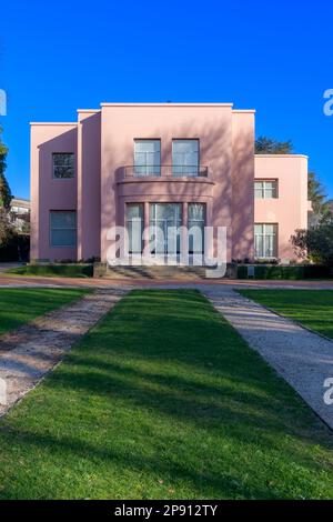 Serralves Villa, un manoir rose art déco de 1930s avec un musée d'art contemporain et un grand domaine, à Serralves, à la périphérie de Porto, Portugal. Banque D'Images