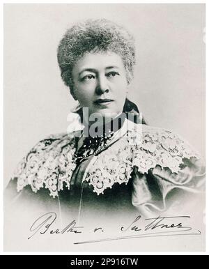 Carte postale portrait de Bertha von Suttner (1843-1914), pacifiste et romancière autrichienne-bohème, première femme à recevoir le prix Nobel de la paix, photo portrait, 1904 Banque D'Images