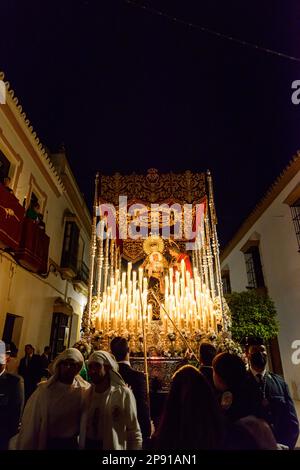 Arahal. Séville. Espagne. 15th avril 2022. Procession du pallium de la fraternité de la Esperanza; d'Arahal (Séville), pendant le Vendredi Saint Banque D'Images