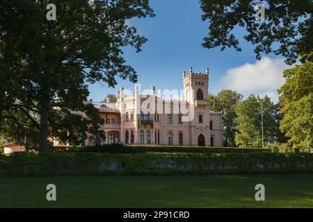 Le château d'Aluksne a été construit dans le style néo-gothique anglais, Lettonie Banque D'Images