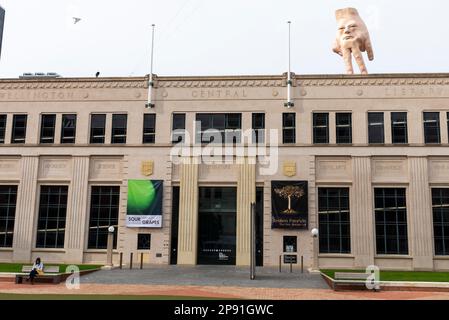 City Gallery Wellington, ancien édifice de la Bibliothèque centrale de Wellington, à Wellington, en Nouvelle-Zélande. Construit en 1940, style Art déco. Quasi par Ronnie van Hout Banque D'Images