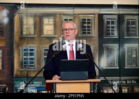 Bernd Koch, Vorstandsvorsitzender der DB Station&Service AG beim Pressetermin zum offiziellen Baubeginn der Bauarbeiten zur Modernizierung der Bahnhof Banque D'Images