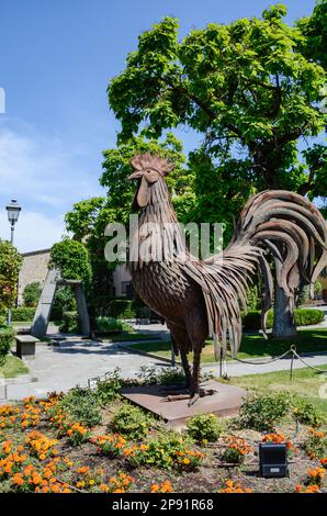 Monument en métal représentant la célèbre icône du Consortium Chianti Classico, situé à Gaiole dans le Chianti, en Toscane Banque D'Images