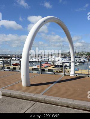 Le Ring sur Beacon Quay, Torquay, une partie du monument commémoratif de Vanishing point. (Voir remarque). Banque D'Images