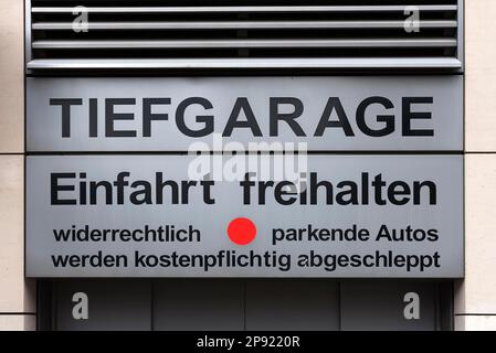 Entrée d'un parking souterrain, Bavière, Allemagne Banque D'Images