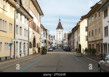 Neunirch, SH, Suisse, 10 novembre 2018: Village historique de Neunirch presque complètement vide le matin d'un week-end tôt avec des monuments et Banque D'Images