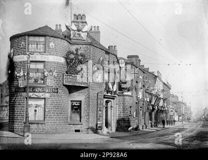 Autour du Royaume-Uni -, l'Angel Inn, Market Street, Darwen, Lancashire, Préparation au Royaume-Uni et événements liés au couronnement du roi Edward VII en 1902 Banque D'Images