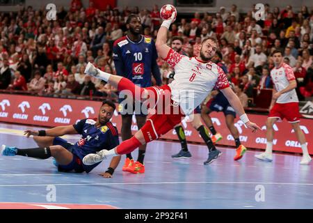 Gdansk, Pologne. 08th mars 2023. Dika Mem, Bartlomiej BIS en action pendant la phase 2nd du match de qualification EHF 2024 entre la Pologne et la France à l'Ergo Arena. (Note finale; Pologne 28:38 France). Crédit : SOPA Images Limited/Alamy Live News Banque D'Images