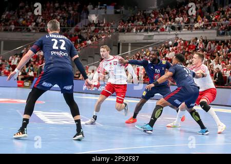 Gdansk, Pologne. 08th mars 2023. Luka Karabatic, Arkadiusz Ossowski, Dika Mem en action pendant la phase 2nd du match de qualification EHF 2024 entre la Pologne et la France à l'Ergo Arena. (Note finale; Pologne 28:38 France). Crédit : SOPA Images Limited/Alamy Live News Banque D'Images