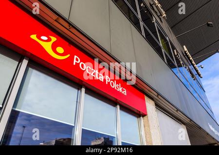 Panneau de la poste polonaise (Poczta Polska) à la gare centrale de Varsovie, Varsovie, Mazovia, Pologne Banque D'Images