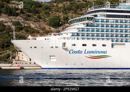 29 août 2022, Dubrovnik, Croatie: Bateau de croisière de la Costa Luminosa vu sur la mer Adriatique près de la ville de Dubrovnik. Costa Luminosa est un navire de croisière qui est entré en service le 5 mai 2009. Le bateau de croisière est exploité par Carnival Cruise Line. (Credit image: © Karol Serewis/SOPA Images via ZUMA Press Wire) USAGE ÉDITORIAL SEULEMENT! Non destiné À un usage commercial ! Banque D'Images