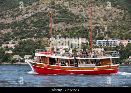 Dubrovnik, Croatie. 29th août 2022. Zajednica Dubrovnik bateau vu sur la mer Adriatique près de la ville de Dubrovnik. (Credit image: © Karol Serewis/SOPA Images via ZUMA Press Wire) USAGE ÉDITORIAL SEULEMENT! Non destiné À un usage commercial ! Banque D'Images