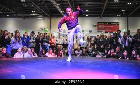 Londres, Royaume-Uni. 10th mars 2023. Un jeune interprète avec un hip hop agit sur l'une des nouvelles étapes de talent. Ce week-end, des milliers de visiteurs et d'artistes assistent À MOVE IT, un spectacle et une foire populaires de danse et d'arts de la scène au centre d'exposition Excel London. Le spectacle comprend un programme complet de spectacles, de stands de commerce et de vente au détail, de cours, d'événements éducatifs et plus crédit: Imagetraceur/Alamy Live News Banque D'Images