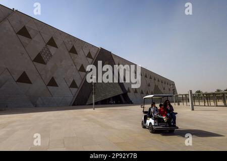 Le Caire, Égypte. 02nd mars 2023. Grand Musée égyptien, également connu sous le nom de Musée Gizeh, vu lors d'une visite privée sur 2 mars 2023, à Gizeh, Égypte. Le nouveau musée, qui ouvrira bientôt, abritera des objets de l'Égypte ancienne et sera le plus grand musée archéologique du monde. Photo de Balkis Press/ABACAPRESS.COM Credit: Abaca Press/Alay Live News Banque D'Images