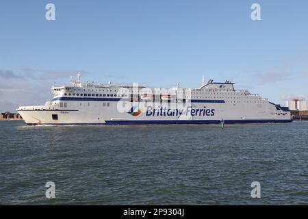 Le véhicule Brittany Ferries et le navire à passagers MV GALICE navigue pour Santander, Espagne Banque D'Images