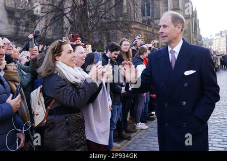 Le nouveau duc d'Édimbourg rencontre des membres du public lors d'une cérémonie aux chambres de ville d'Édimbourg pour marquer un an depuis la réponse officielle de la ville à l'invasion de l'Ukraine. Date de la photo: Vendredi 10 mars 2023. Banque D'Images
