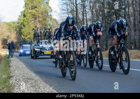 MARS 2023: Voir sur l'équipe cycliste DSM pendant l'épreuve de temps de l'équipe de la course cycliste professionnelle mars NICE 2023. Banque D'Images