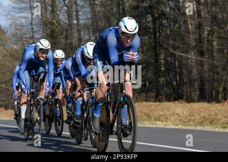 MARS 2023: Voir sur l'équipe cycliste Movistar pendant l'épreuve de temps d'équipe de la course cycliste professionnelle mars NICE 2023 Banque D'Images