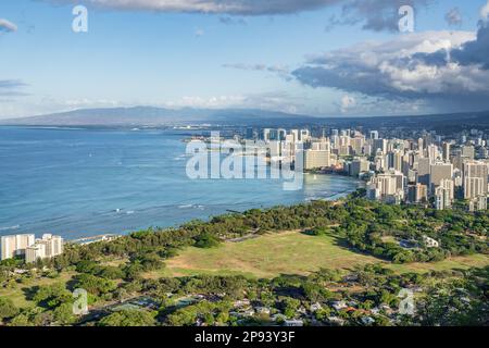 Vue d'Honolulu depuis Diamond Head, Honolulu, Hawaï, États-Unis, Polynésie, Océanie Banque D'Images