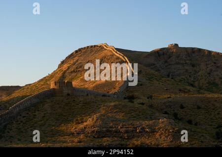 Les remparts de Rani kot, un fort au Pakistan, ont également appelé la Grande Muraille de Sindh en raison de sa circonférence de 32 km (20 mi). Banque D'Images