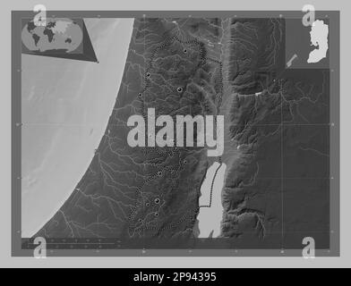 Cisjordanie, région de Palestine. Carte d'altitude en niveaux de gris avec lacs et rivières. Lieux des principales villes de la région. Cartes d'emplacement auxiliaire d'angle Banque D'Images